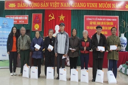 Trao tiền hỗ trợ, thăm hỏi, tặng quà cho nạn nhân chất độc da cam/dioxin Thanh Hóa
