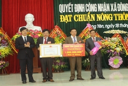 Xã Đông Yên đón nhận Bằng công nhận xã đạt chuẩn NTM