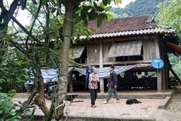 Bàng hoàng nữ sinh lớp 7 sinh con