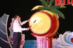 Khai mạc du lịch biển Hải Tiến
