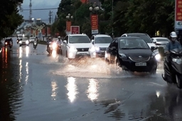 TP Thanh Hóa: Nhiều tuyến phố bị ngập do mưa bão