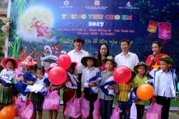 Vui trung thu với các em học sinh ở Trung Lý