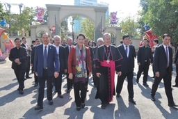 Chủ tịch Quốc hội Nguyễn Thị Kim Ngân chúc mừng Tòa Giám mục Thanh Hóa