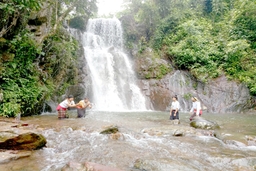 Như Xuân: Phát triển du lịch từ thác nước tự nhiên