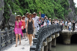 Tiếp tục gia hạn miễn visa cho công dân 5 nước Tây Âu: Cơ hội vàng cho Du lịch Việt Nam