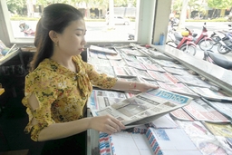 Vui, buồn nghề bán báo sạp