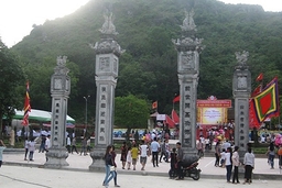 Thăm đền thờ Mai An Tiêm ngẫm chuyện dưa hấu đỏ