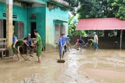 Tuổi trẻ Thanh Hóa giúp nhân dân vùng lũ