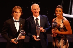 Luka Modric giành giải Cầu thủ xuất sắc nhất của FIFA