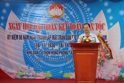 Đồng chí Trịnh Văn Chiến dự Ngày hội Đại đoàn kết toàn dân tộc với nhân dân thôn Hồng Phong