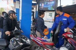 Giá xăng dầu tiếp tục giảm