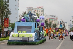Lễ hội Carnival Sầm Sơn thu hút hàng ngàn người dân và du khách