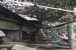 Cháy 4 ki ốt quần áo tại Sầm Sơn