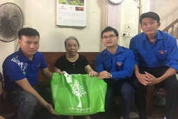 Thăm hỏi, tặng quà gia đình chính sách trên địa bàn TP Thanh Hóa