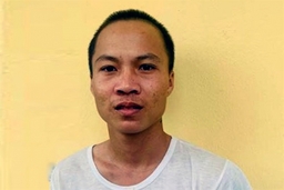 Bắt đối tượng trộm 28 điện thoại di động