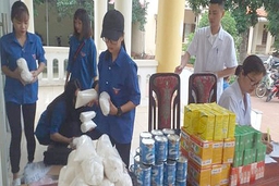 Khám bệnh và cấp phát thuốc miễn phí cho nạn nhân chất độc da cam