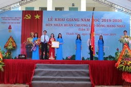 Trường Tiểu học Ba Đình đón nhận Huân chương Lao động Hạng Nhất lần 2