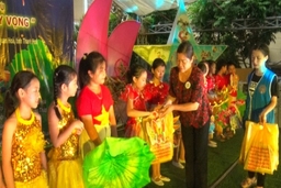 Ấm áp chương trình Trung thu “Ánh trăng niềm hy vọng” cho 1.000 em học sinh huyện Quan Hóa