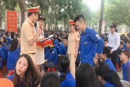 Tuyên truyền pháp luật về trật tự ATGT cho học sinh TP Sầm Sơn