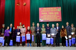 Thứ trưởng Bộ LĐ-TB&XH thăm, tặng quà Tết tại huyện Triệu Sơn