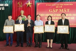 Tặng Bằng khen của Chủ tịch UBND tỉnh cho nhiều tập thể, cá nhân có thành tích trong phòng, chống dịch Covid – 19