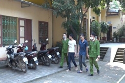 Bắt giữ 2 đối tượng tàng trữ trái phép chất ma túy