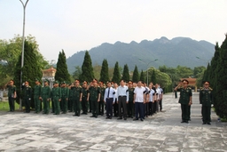 Truy điệu và an táng hài cốt liệt sĩ quân tình nguyện và chuyên gia Việt Nam hy sinh tại Lào