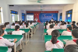Gần 300 em học sinh được trang bị kiến thức về phòng, chống xâm hại tình dục