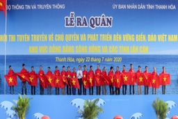 Trao tặng 2.000 lá cờ Tổ quốc cho ngư dân Thanh Hóa