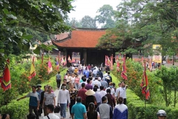Lễ hội Lam Kinh thu hút người dân và du khách về dâng hương, vãn cảnh
