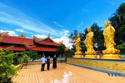 Thăm chùa cảnh tinh tiến nơi miền Tây xứ Thanh