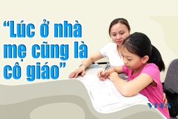 Lúc ở nhà mẹ cũng là cô giáo