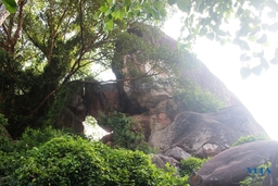 Khám phá di tích, danh thắng núi Voi