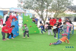 Những sân chơi bổ ích cho trẻ em nông thôn