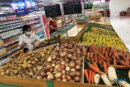 Dịch vụ đi chợ hộ giúp người dân an toàn hơn trong thời điểm giãn cách xã hội