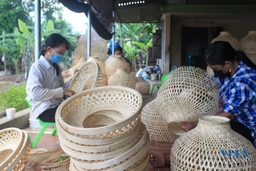 Tạo việc làm, tăng thu nhập cho hội viên nhờ nghề mây tre đan