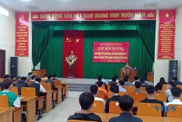 Hơn 100 thanh niên tham gia khám tuyển nghĩa vụ quân sự ở huyện Nông Cống được bồi dưỡng đối tượng kết nạp Đảng