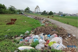 Điểm trung chuyển rác thải gây ô nhiễm tại xã nông thôn mới
