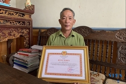 Bí thư chi bộ gương mẫu