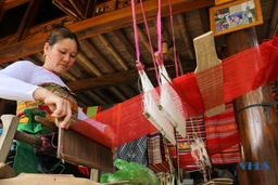 Dệt thổ cẩm - nét đẹp truyền thống của phụ nữ Thái ở xã Lũng Niêm