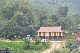 Giữ gìn những nếp nhà sàn ở xã Thạch Lâm