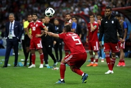 FIFA đồng ý thử nghiệm đề xuất đá biên thay cho ném biên