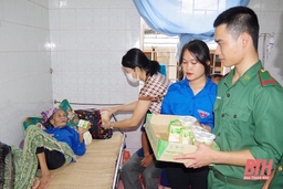 Chương trình “Cháo yêu thương” của cán bộ, chiến sỹ Đồn Biên phòng Cửa khẩu Tén Tằn