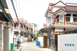 Sau những chuyến ly hương...: Từ  Thôn “tỷ phú”…