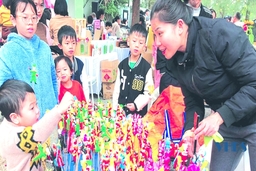Đón tết cổ truyền an vui
