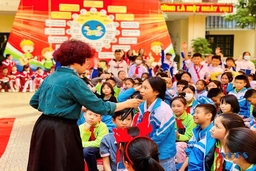 Giáo dục học sinh cảnh giác với những món quà từ người lạ