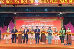 Triển lãm ảnh “Văn hóa soi đường cho quốc dân đi”
