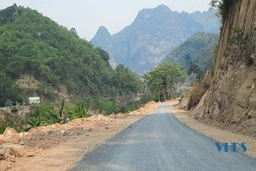 Hạ tầng giao thông góp phần đổi thay huyện vùng cao Quan Sơn