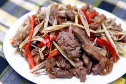 Thịt ngỗng xào sả ớt