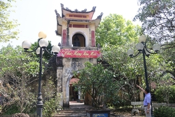 Trên đất làng Trần